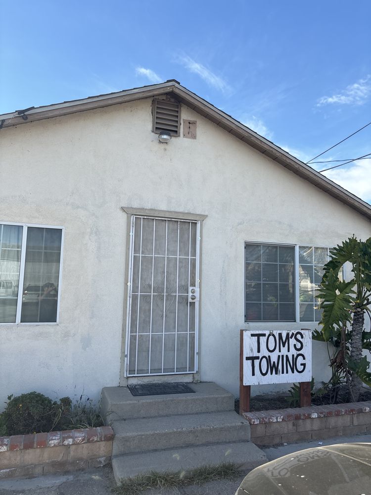 Tom's Towing
