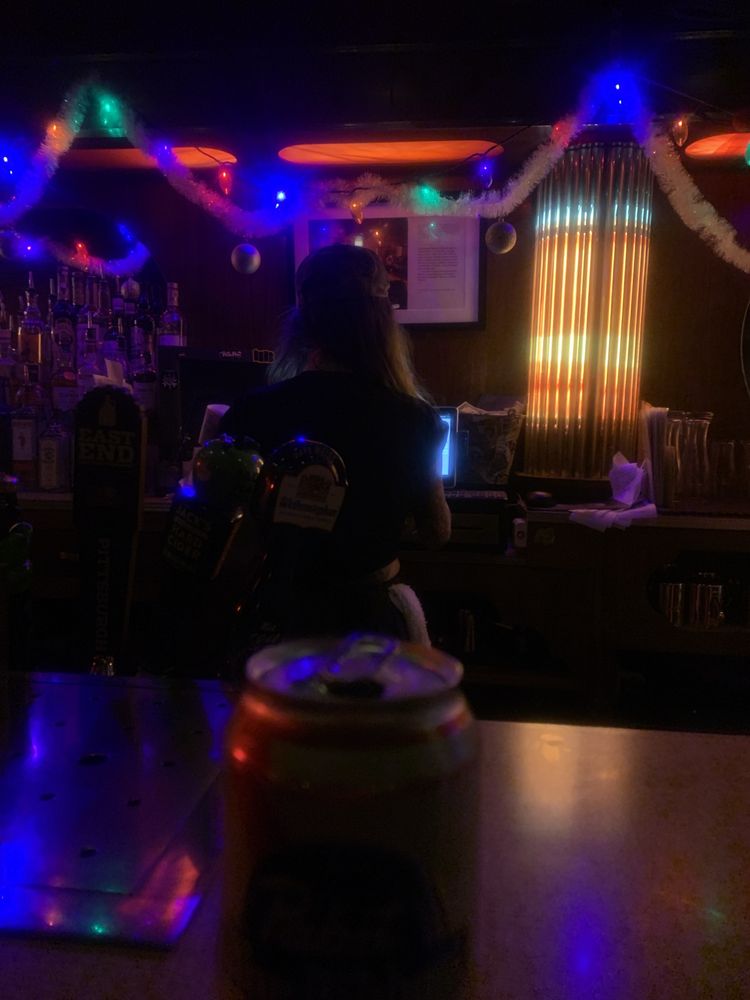 Kelly's Bar & Lounge