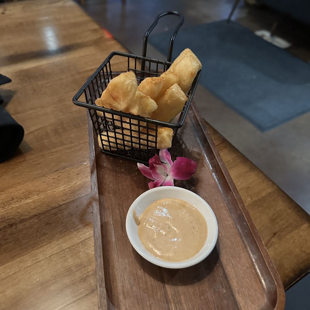 Mas Bella Restaurant & Lounge Mas Bella Restaurant & Lounge