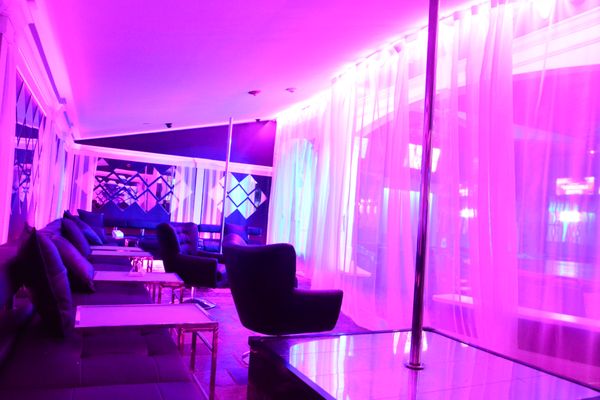 hollywood strip club ct Peeing in pools