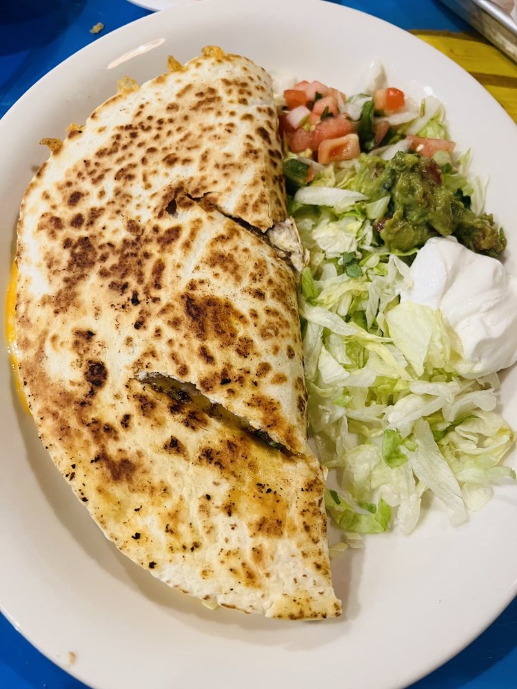 Pelanchos Mexican Grill