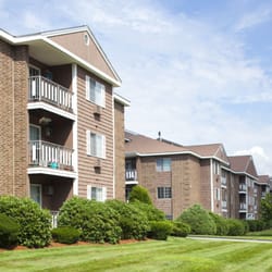 Colonial Village Apartments 40 Photos 440 River Photo Of Colonial Village Apartments Manchester Nh United States