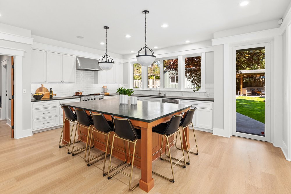 Les Is More Home Staging