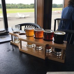 flyers restaurant brewery 11 photos 24 reviews brewpubs flyers restaurant skagit airport