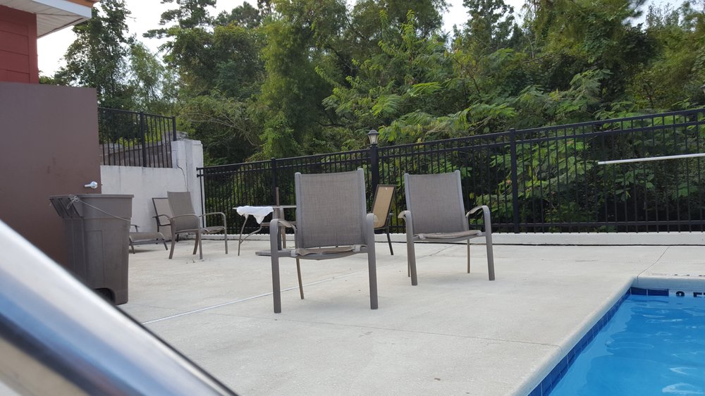Broken Patio Chairs Table Lord Knows What Happened To Photo Of Comfort Inn Suites Midway Fl United States Broken Patio