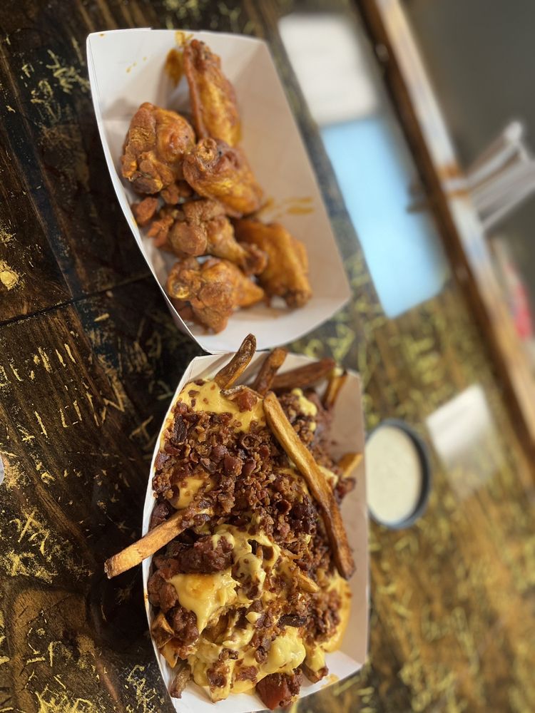 Quarter's Bar and Grill