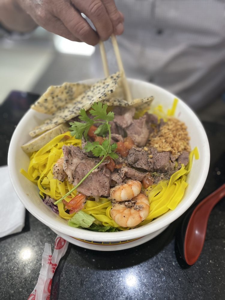 Huong Hue Food To Go and Restaurant