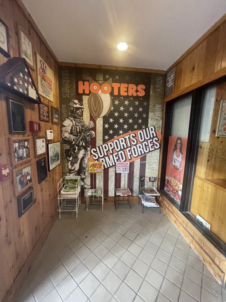 Hooters