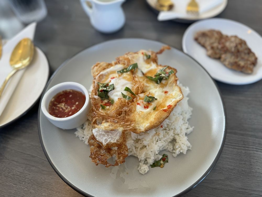 Maple Pine Breakfast & Thai Kitchen