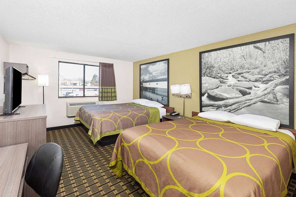Super 8 by Wyndham Johnson City