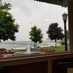 lakeside cafe dining hotel marblehead