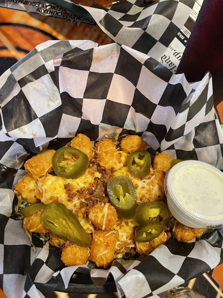 State Line Bar & Grille