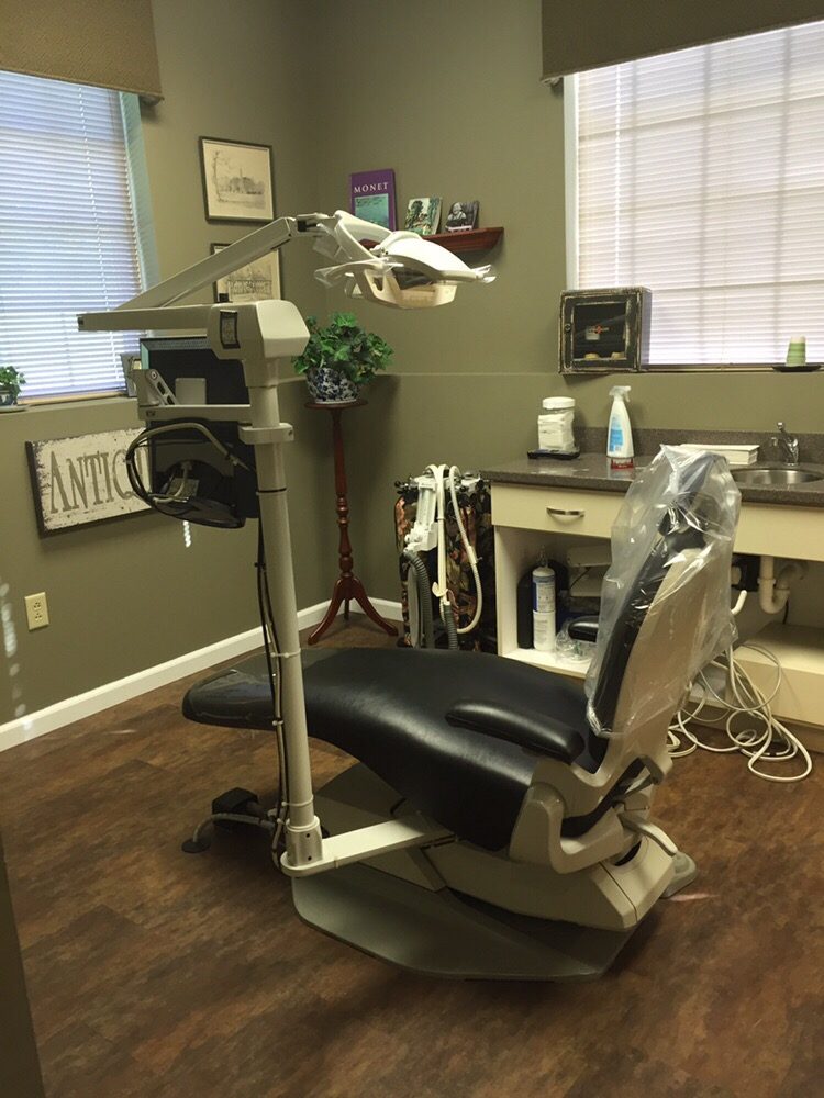 image of business George L Ellis, DDS