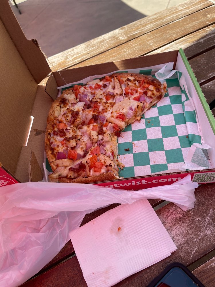 Chicago's Pizza With A Twist - Visalia