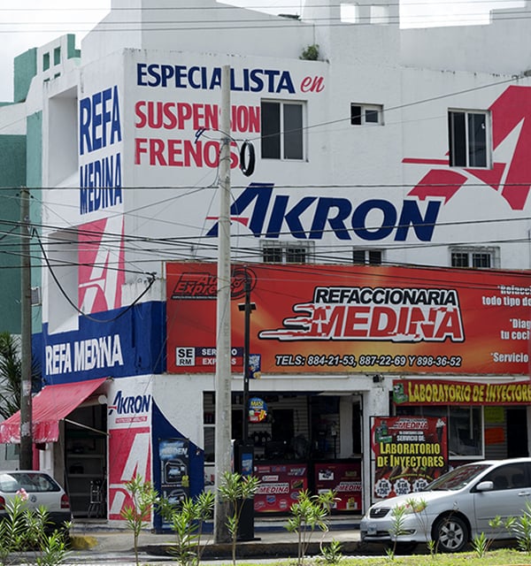 Refaccionaria Medina Auto Parts & Supplies Av. López Portillo