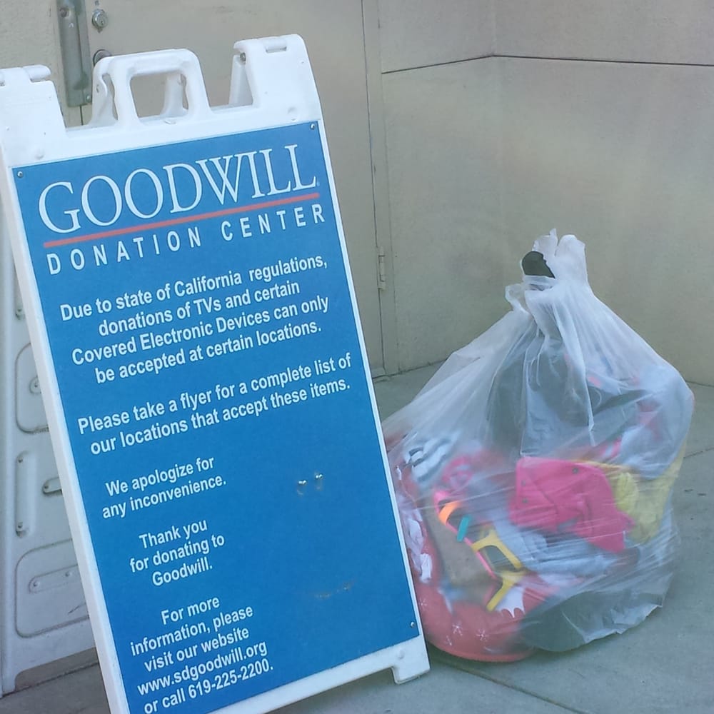 Goodwill Bookstore 17 Photos & 25 Reviews Bookstores 2220 Otay