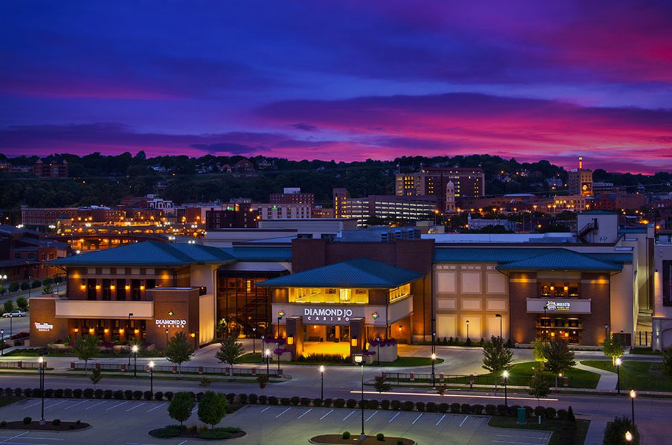 hotels near diamond jo casino dubuque iowa