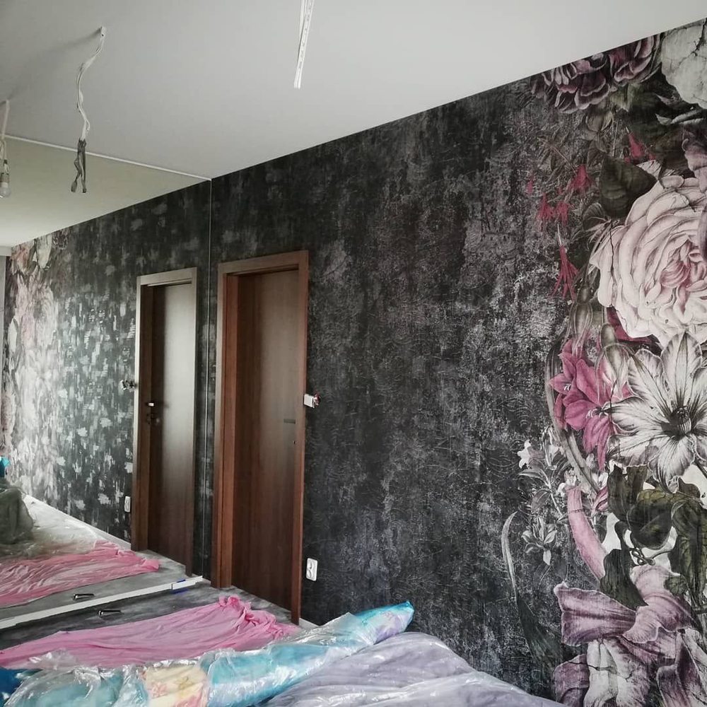 Elegant Italian Installation of Wallpaper