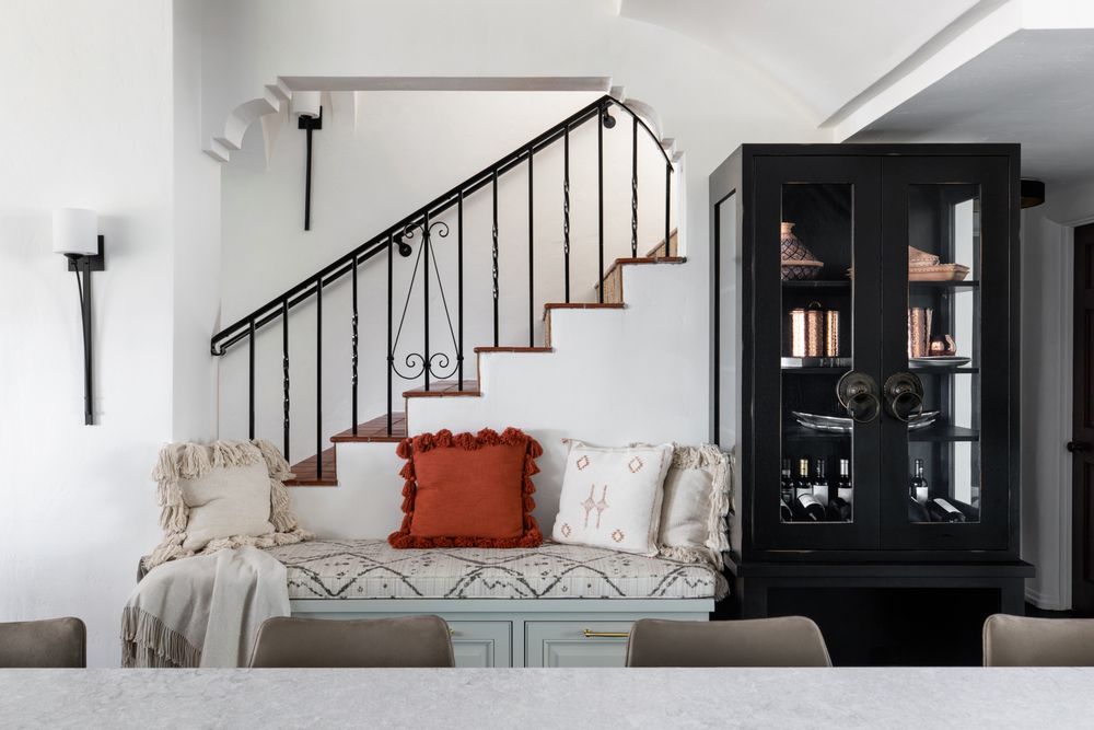 Holland's Custom Cabinets