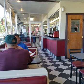 Brea S Best Burgers 454 Photos 543 Reviews 707 Photo Of Brea S Best Burgers Ca United States Clean Dining Room