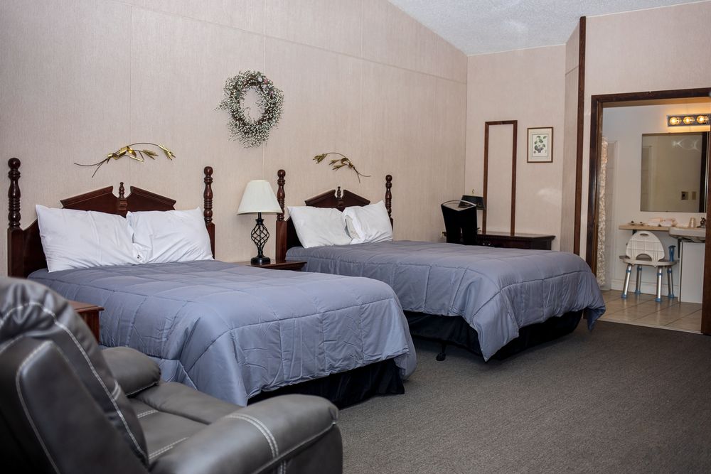 Longhouse Lodge Motel & Manor