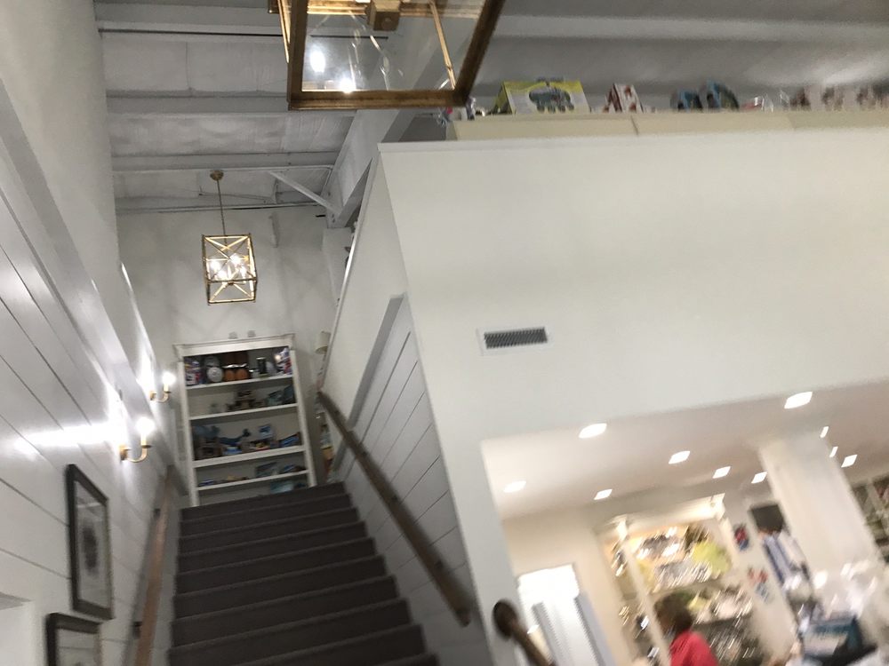 Dee Gee's Gifts and Books