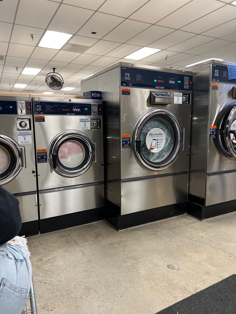Fluff & Fold Laundromat