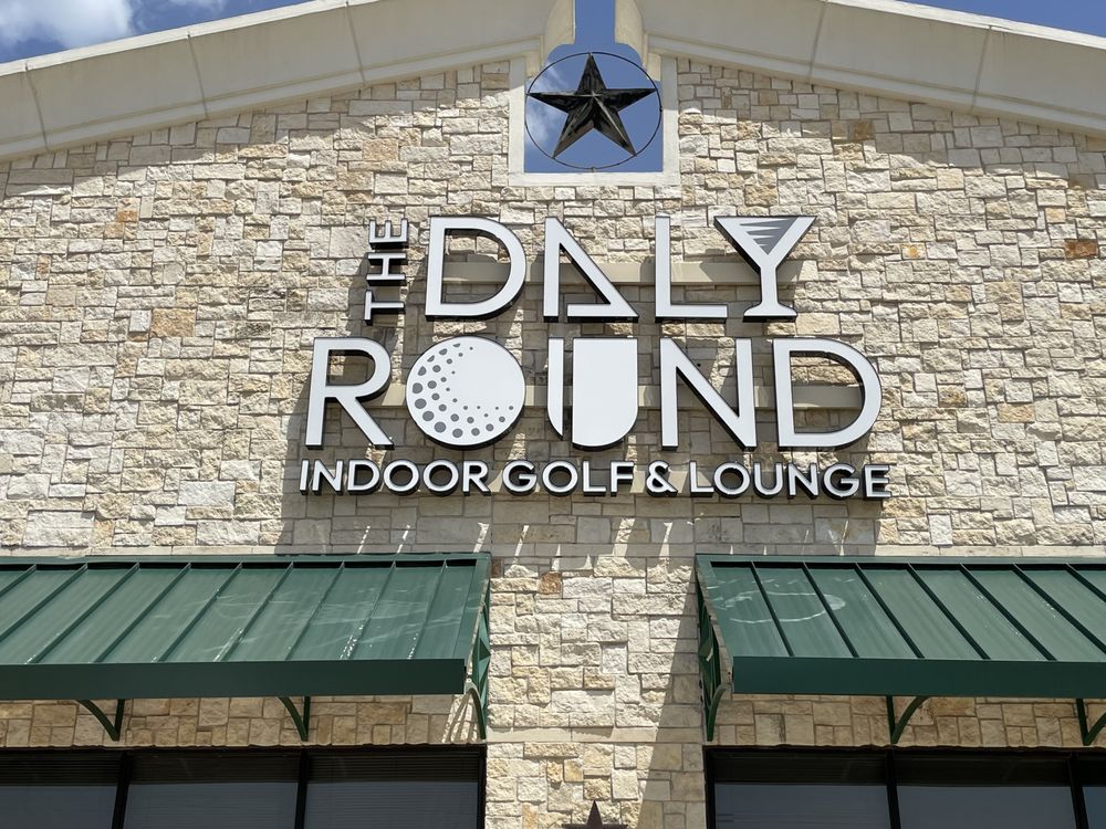 The Daly Round Indoor Golf and Lounge
