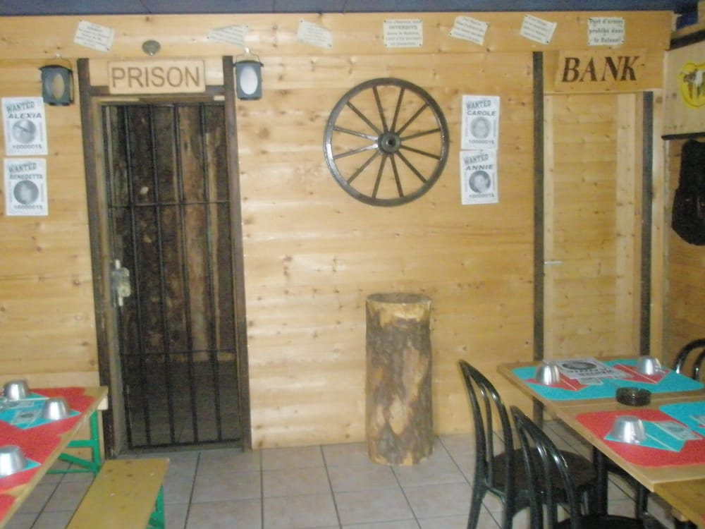 Poney Express Restaurants Place d'Armes, Fleurier, Neuchâtel