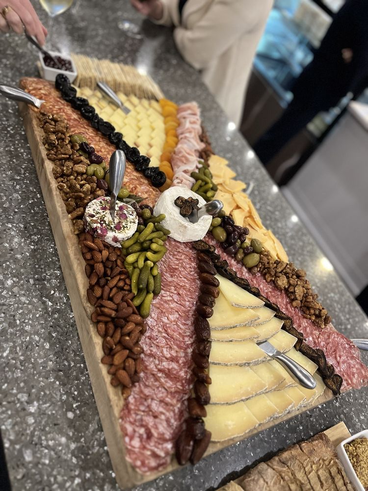 MERE'S CHEESE AND WINE