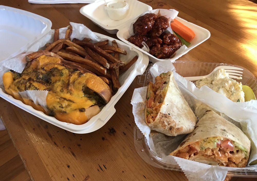 Lynn's Uptown Sports Tavern