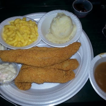 Willie Moore S Family Restaurant 22 Photos 31 Reviews American Photo Of Willie Moore S Family Restaurant Memphis Tn United States Catfish With