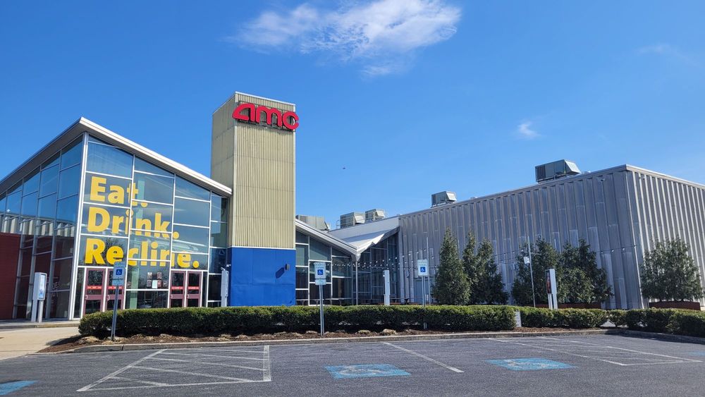 AMC DINE-IN Berkshire 8