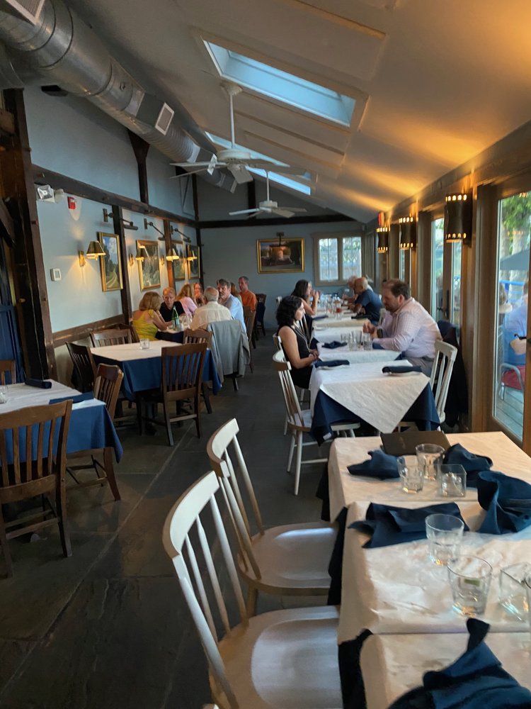 Martine's RiverHouse Restaurant