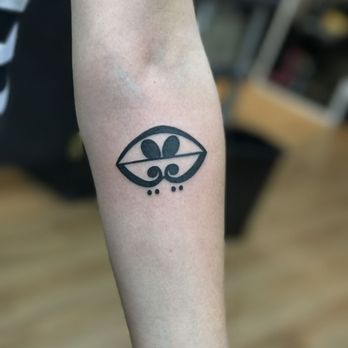 moon sheen tattoo 58 photos u0026 87 reviews piercing 184 w 4th moon sheen tattoo 58 photos u0026 87 reviews piercing 184 w 4th