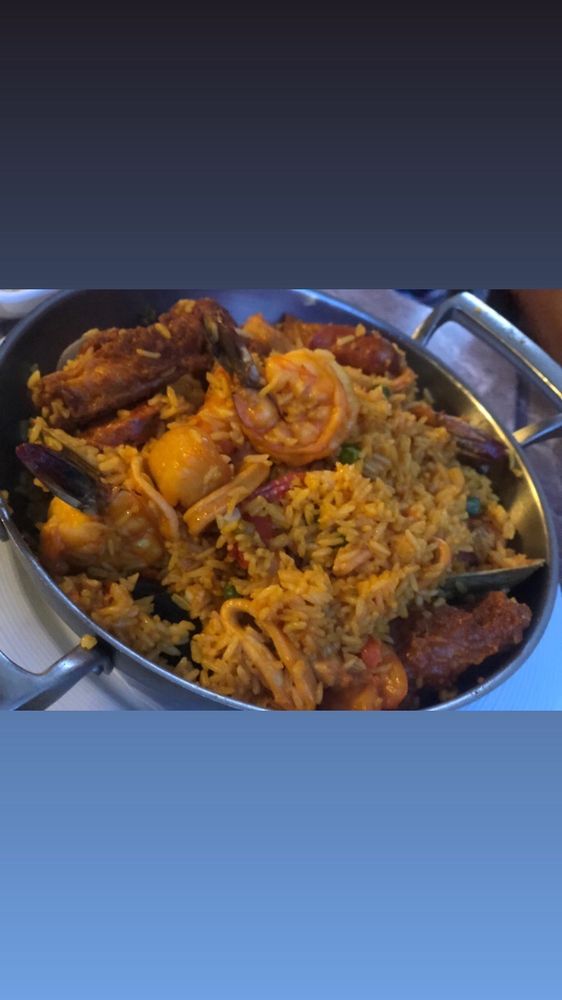 Barriles Restaurant and Sports Bar