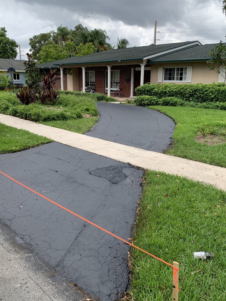 Metlow Asphalt Sealcoating