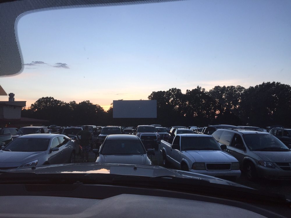 Parkway DriveIn Theatre DriveIn Theater 2909 E Lamar Alexander