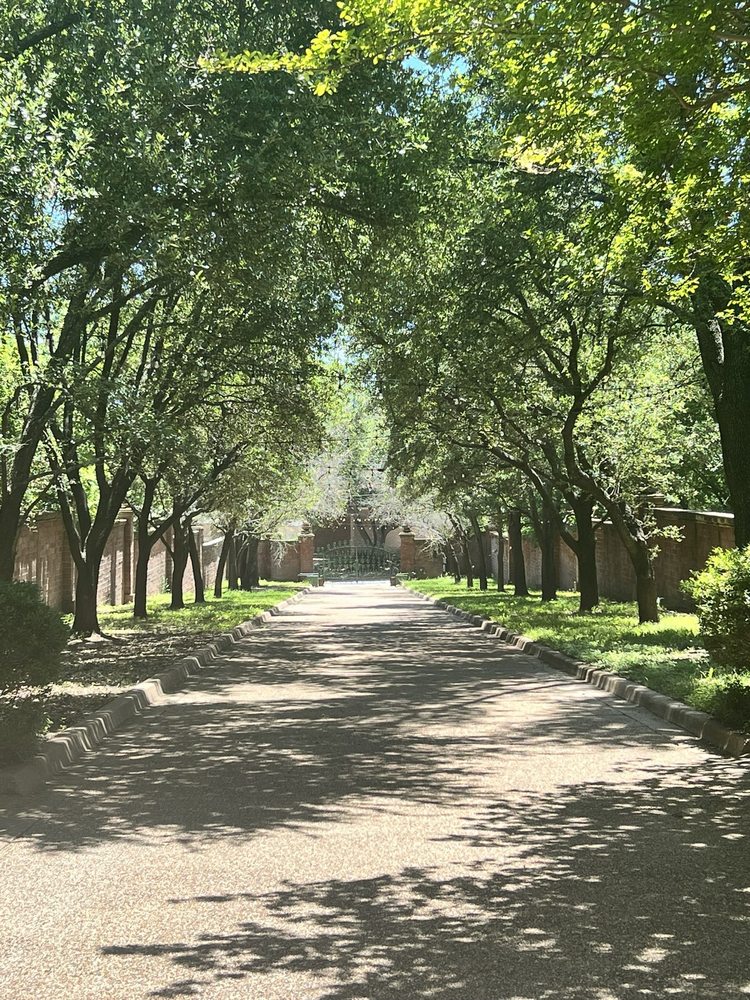 Chandor Gardens