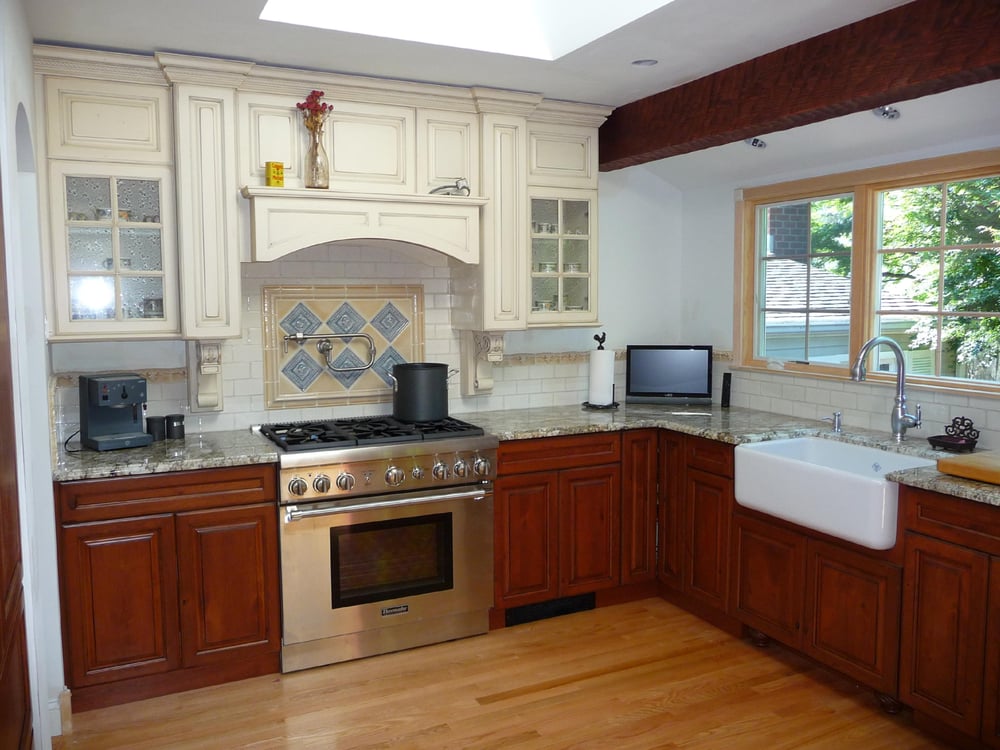 This Custom Kitchen Has Stained Rustic Cherry Wood Base Cabinets Photo Of Cedarbrook Custom Cabinets Ronkonkoma Ny United States This Kitchen