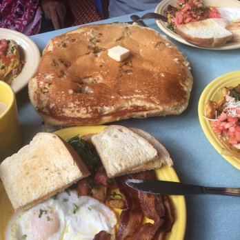 Loulou S Griddle In The Middle 1251 Photos 1314 Reviews Photo Of Loulou S Griddle In The Middle Monterey Ca United States I