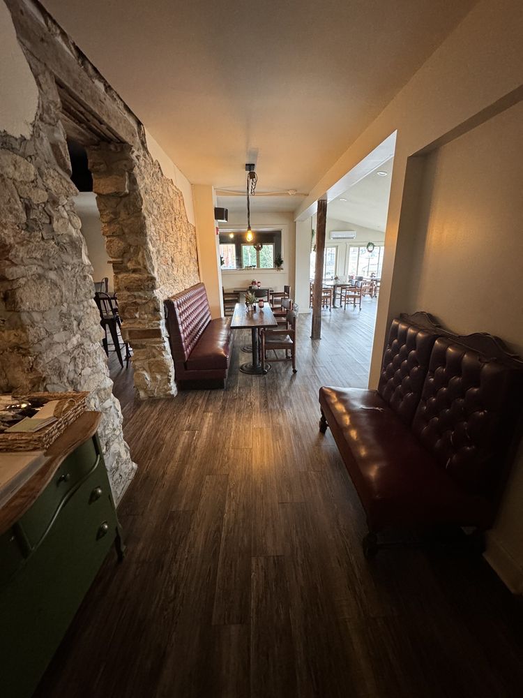 The W Tavern