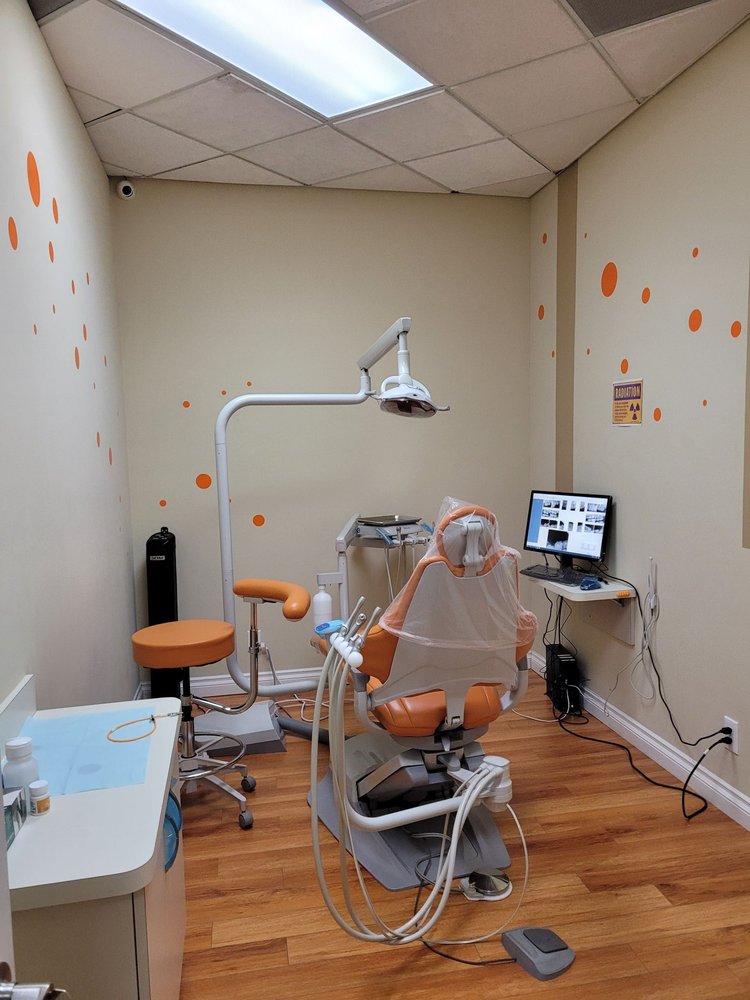 image of business Warner Plaza Dental Group