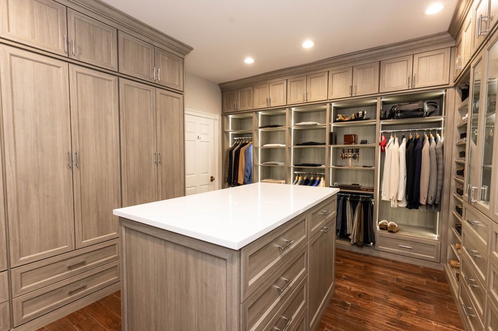 Diplomat Closet Design