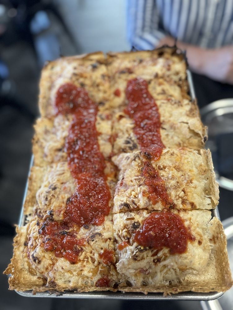 Mamma Dora’s Pizzeria