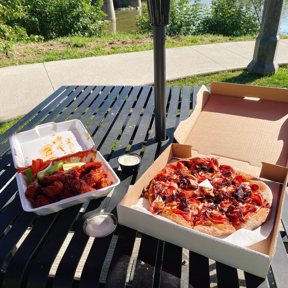 Wiggie’s Pizza Wings & More