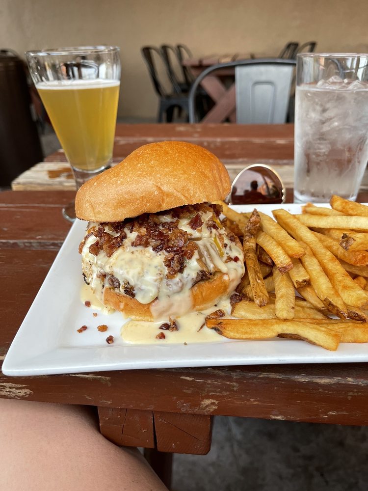 Federal Bar & Grill