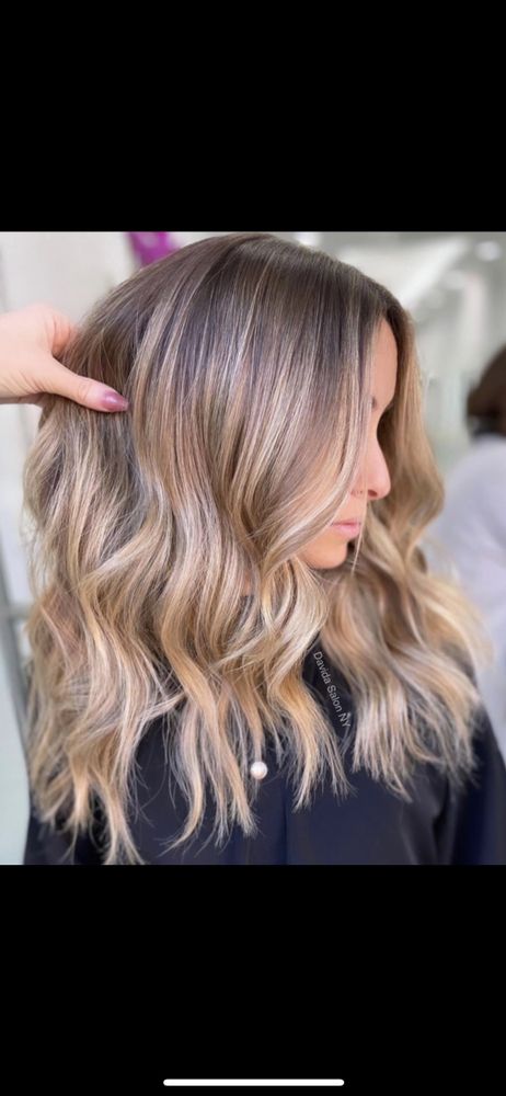 Davida Salon