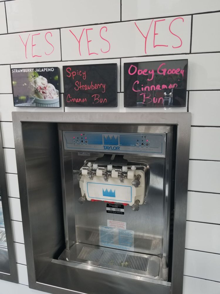 Bella's Frozen Yogurt