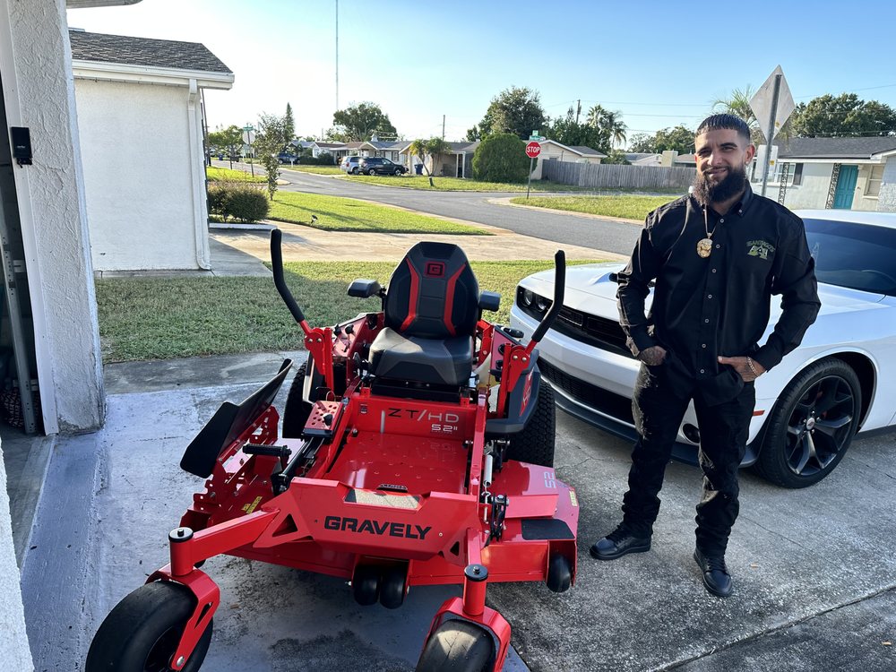 Santiago‘s Luxury Lawn Company